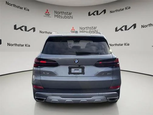 Used 2024 Gray BMW xDrive40i image 4