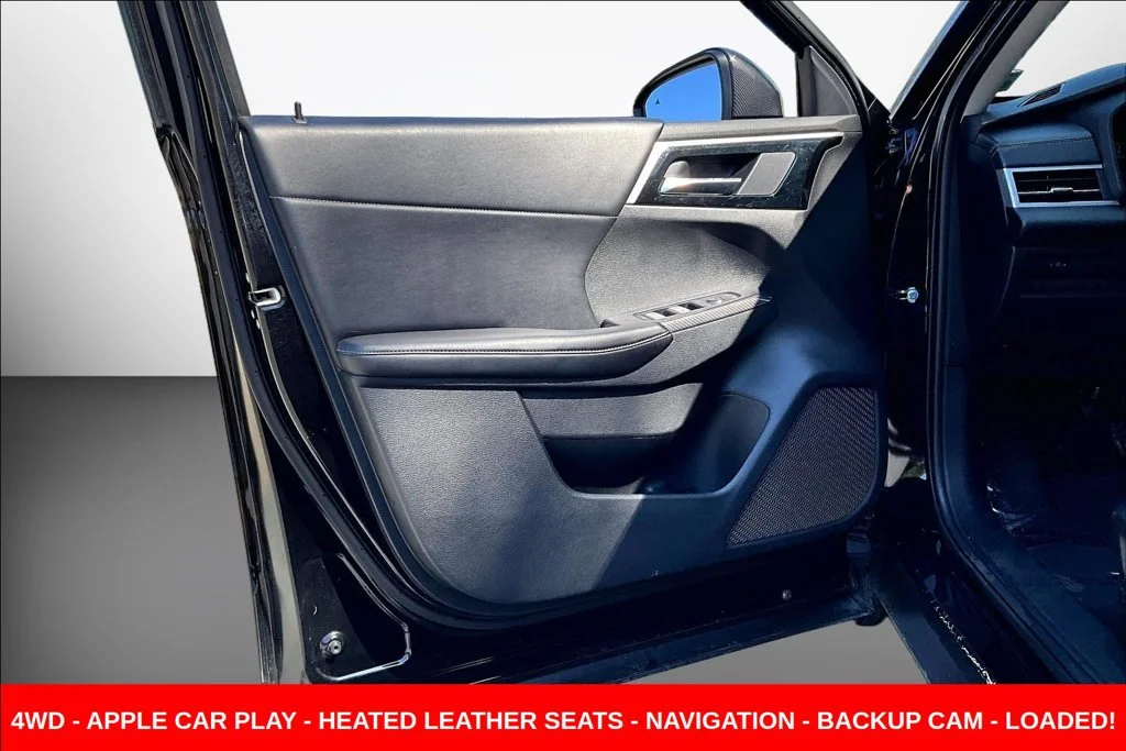 Used 2022  Mitsubishi SE image 23