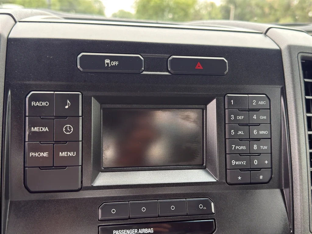 Used 2019 Oxford White Ford XL image 29