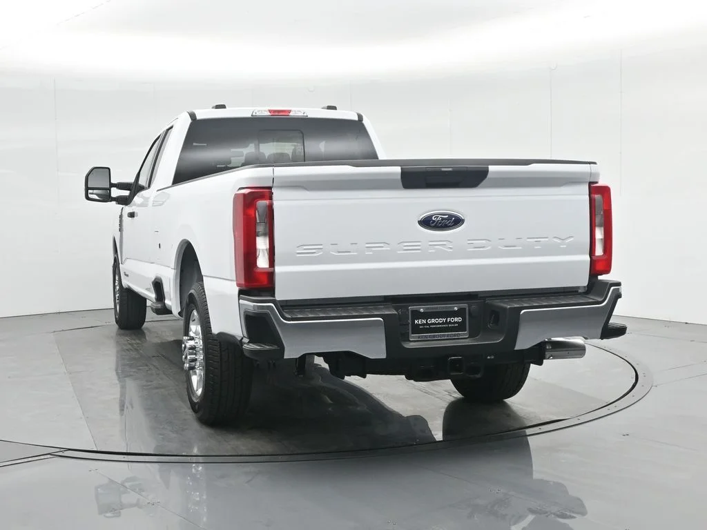 New 2026 Oxford White Ford XLT image 31