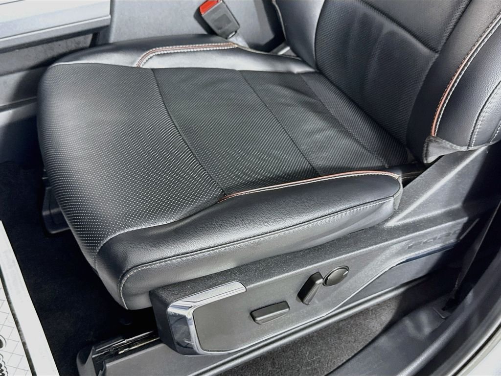 Used 2024 Carbonized Gray Metallic Ford LARIAT image 20