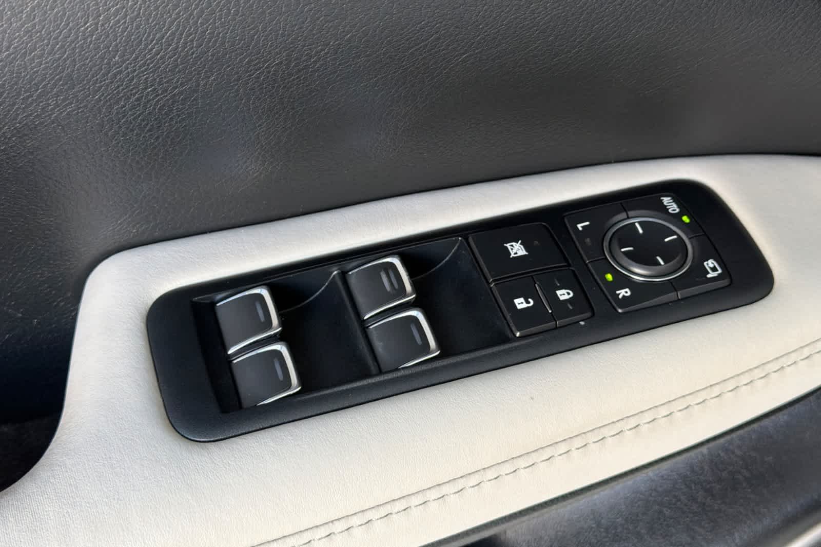 Used 2017 Eminent White Pearl Lexus  image 13