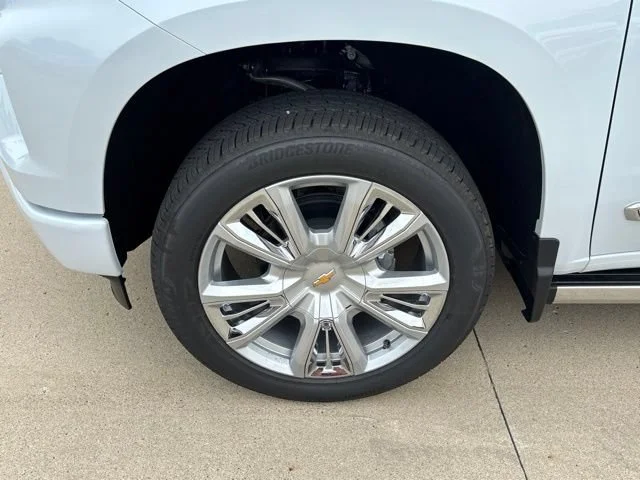 New 2026 Polar White Tricoat Chevrolet High Country image 10