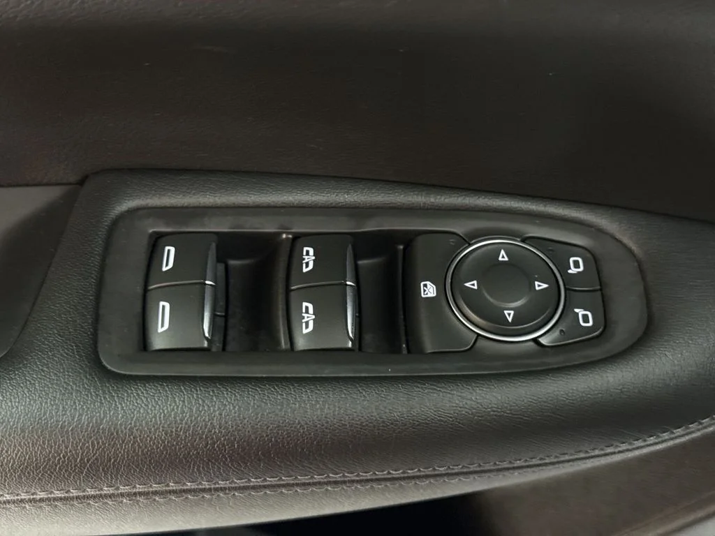 Used 2020 Radiant Silver Metallic Cadillac Luxury image 13