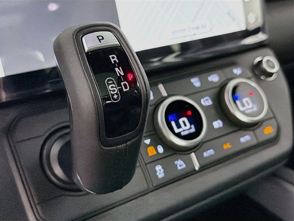 New 2026 Santorini Black Land Rover X-Dynamic SE image 17