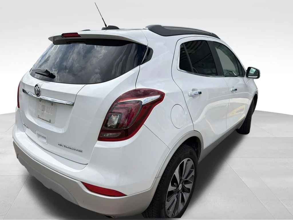 Used 2018 White Frost Buick Essence image 23