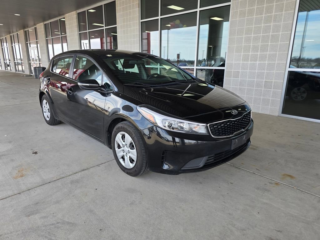 Used 2017 Kia Forte5 LX with VIN KNAFK5A81H5690195 for sale in Belleville, IL