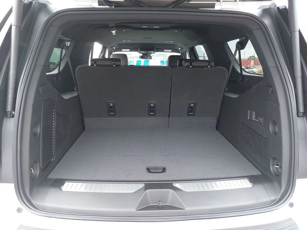2025 Chevrolet Suburban Premier - Photo 12