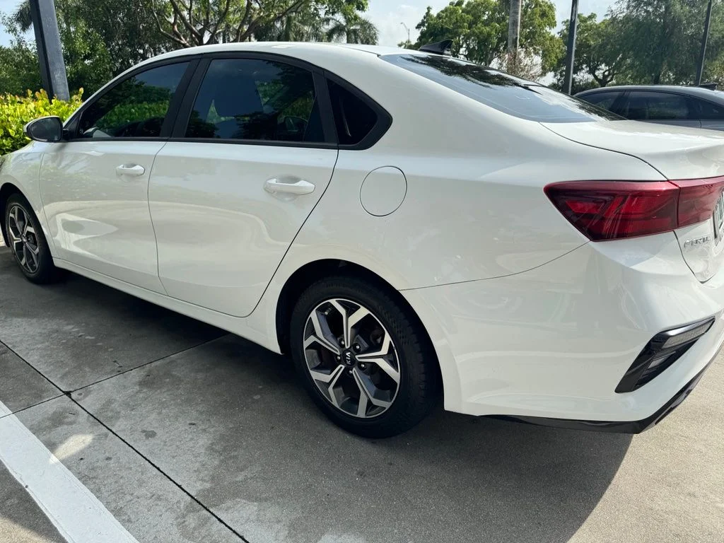 Used 2019 White Kia LXS image 8