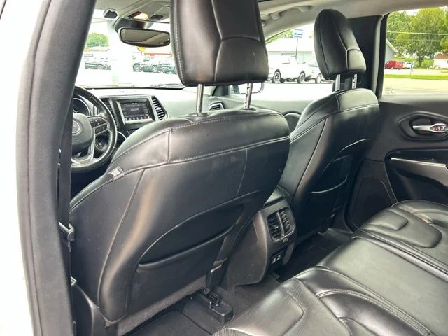 Used 2021 White Jeep Latitude Lux image 20