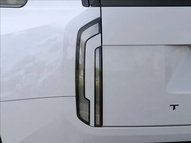 New 2027 Glacial White Pearl Kia X-Line EX image 11