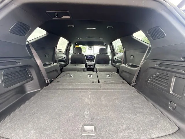 Used 2024 Gray Chevrolet Z71 image 38