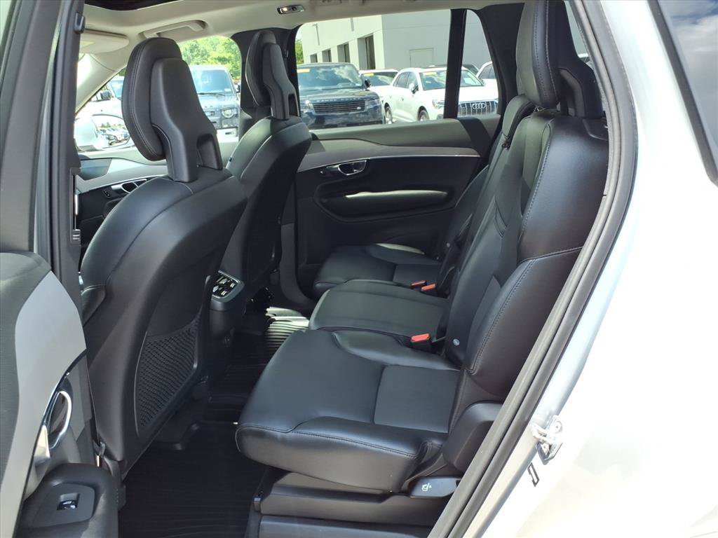 Used 2021 Bright Silver Metallic Volvo Momentum image 12