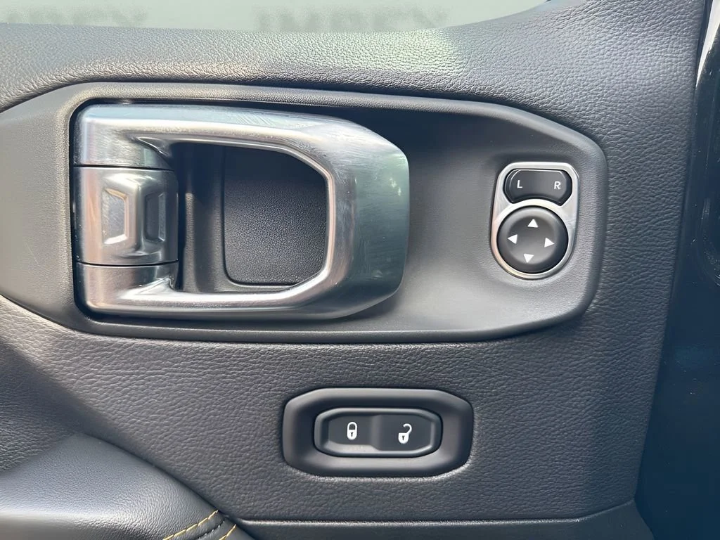 Used 2025 Black Jeep Sahara image 10