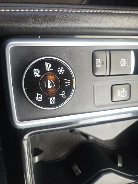 Used 2023 White Nissan SL image 19