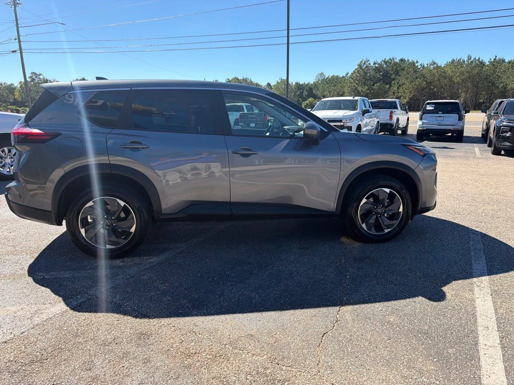Used 2025 Gray Nissan SV image 6