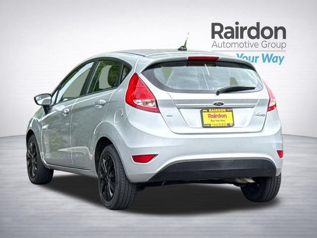 Used 2013 Ingot Silver Metallic Ford SE image 6