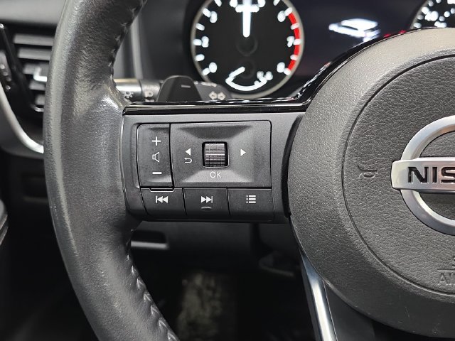 Used 2021 Gray Nissan SL image 16