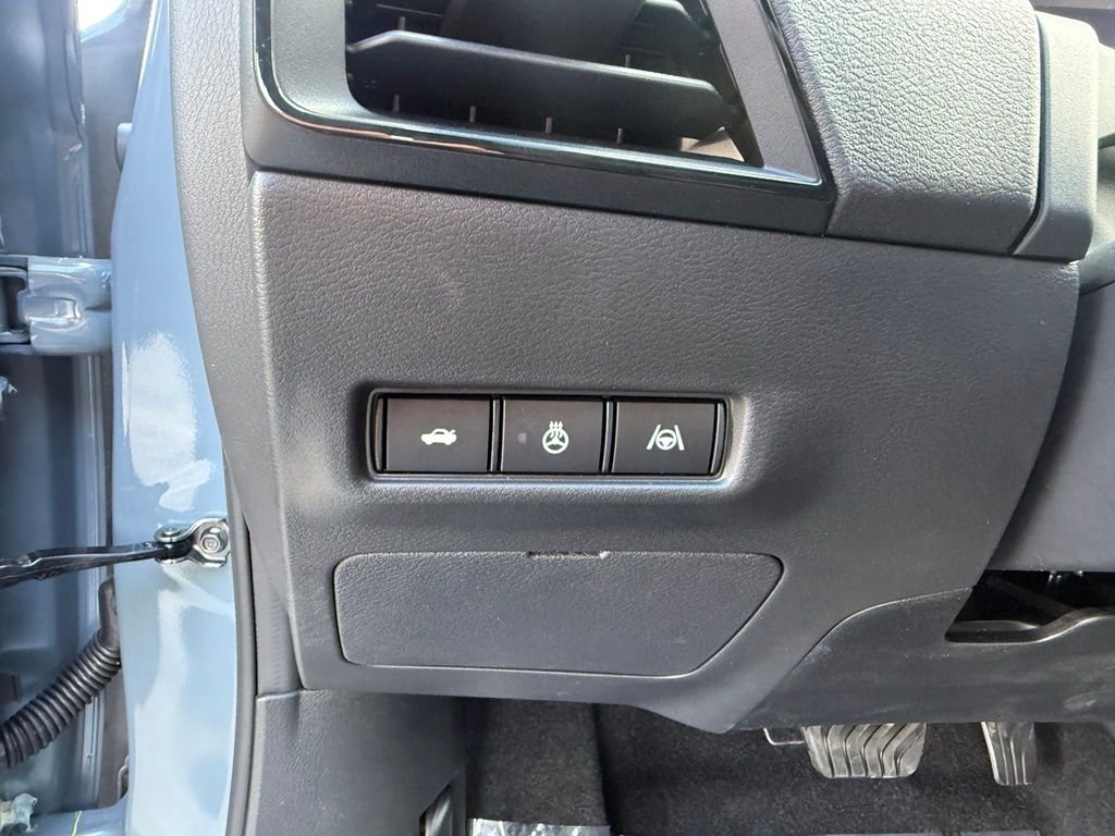 New 2026 Atlantic Gray Metallic / Super Black Two-tone Nissan SR image 7