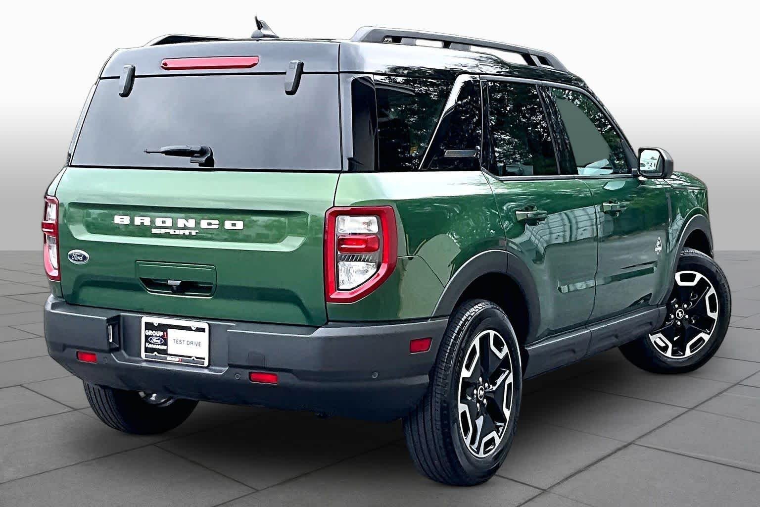 Used 2024 Eruption Green Ford Outer Banks image 13