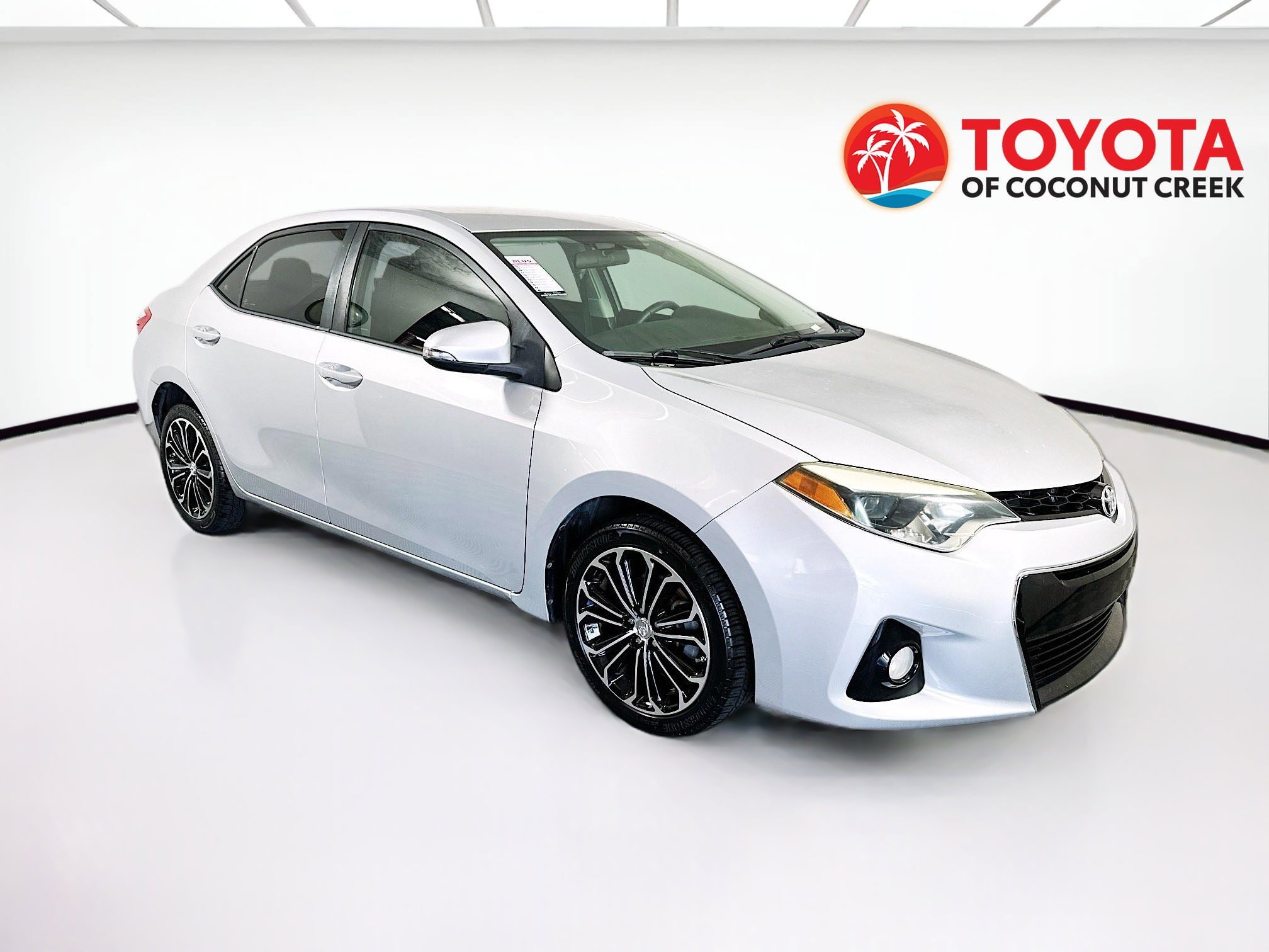2015 Toyota Corolla thumbnail 4