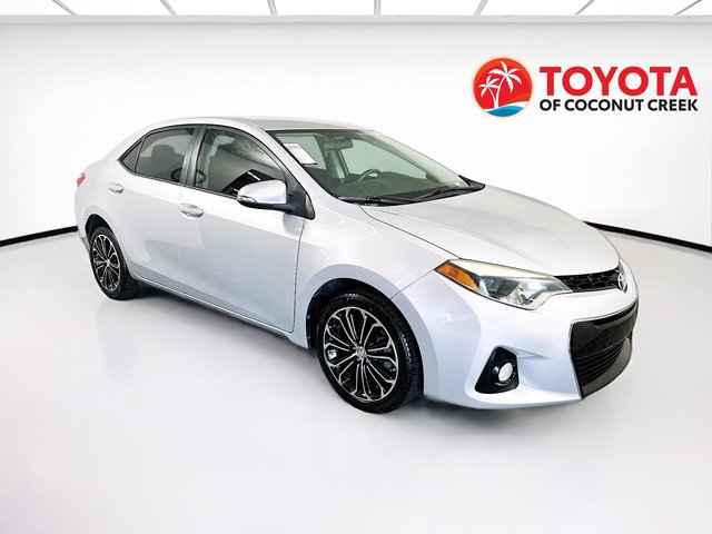 2015 Toyota Corolla media 1