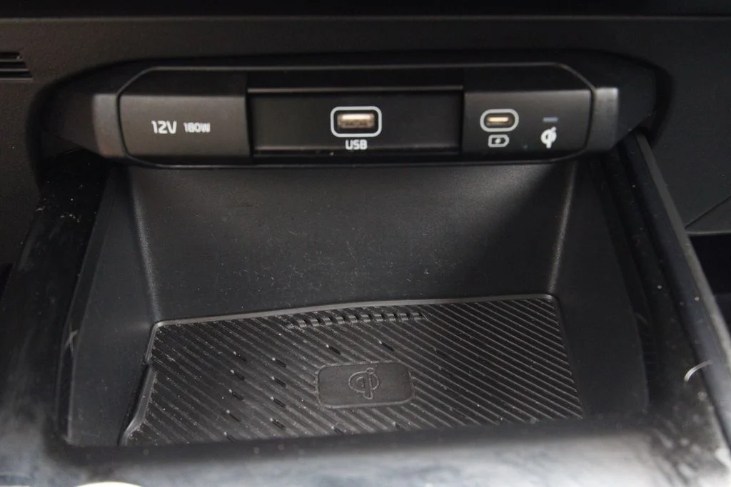 Used 2023 Black Kia Wind image 27