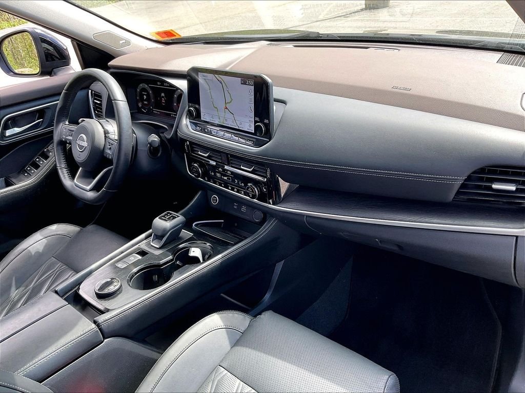 Used 2023 Super Black Nissan Platinum image 13