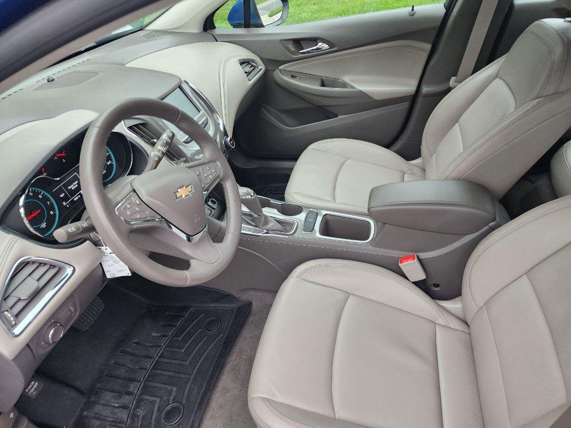 Used 2017 Kinetic Blue Metallic Chevrolet Premier image 5