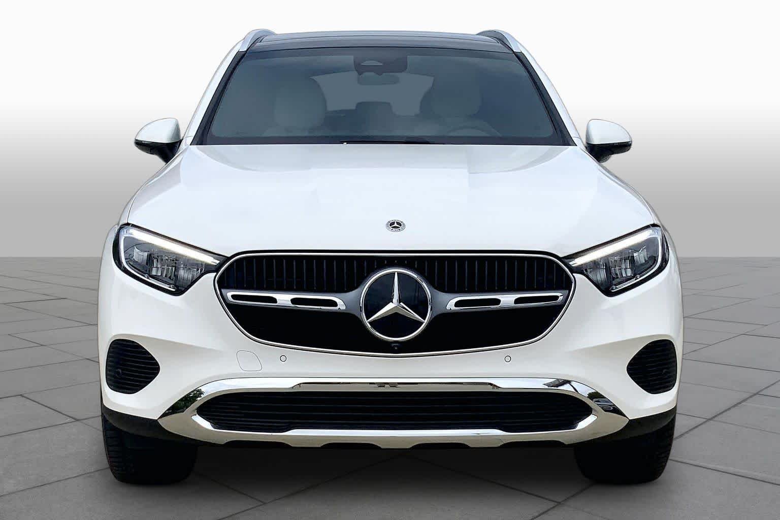 New 2027 Polar White Mercedes-Benz GLC 300 image 3