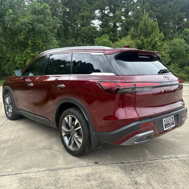 Used 2022 Red INFINITI LUXE image 3