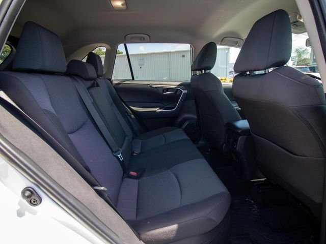 2024 Toyota RAV4 XLE - Photo 19