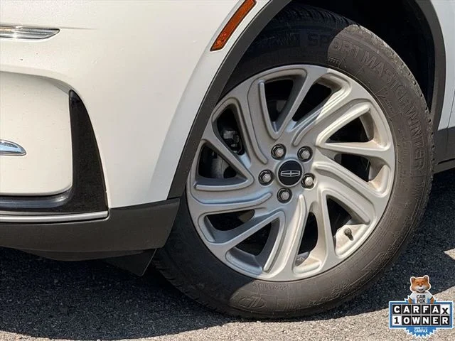 Used 2024 White Lincoln Premiere image 33