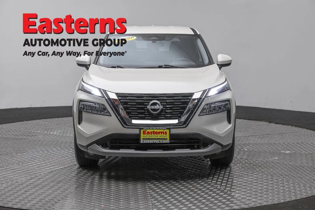 Used 2023 White Nissan SV image 2