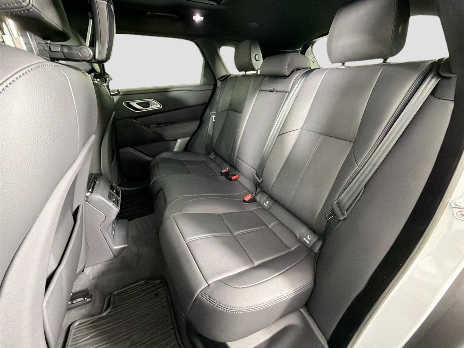 New 2026 Fuji White LAND ROVER Dynamic SE image 24