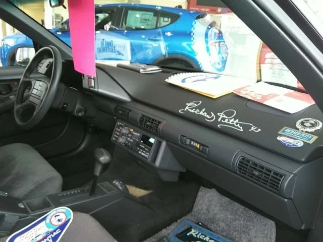 Used 1992 Blue Pontiac SE Richard Petty Edition image 6