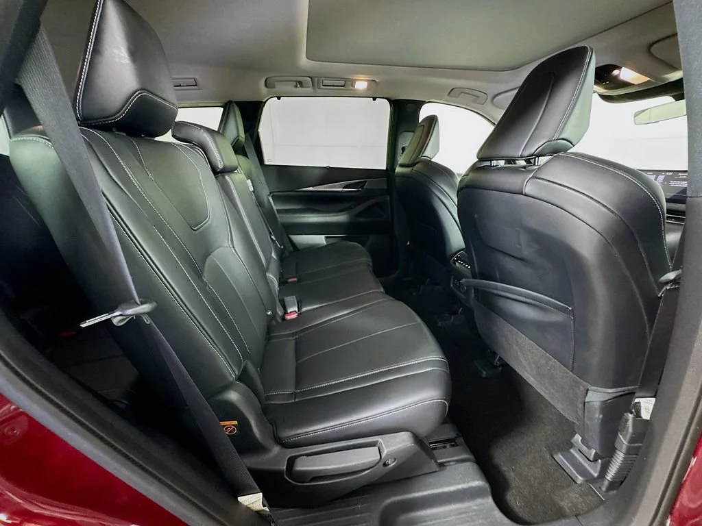 Certified Used 2023 Red INFINITI LUXE image 37