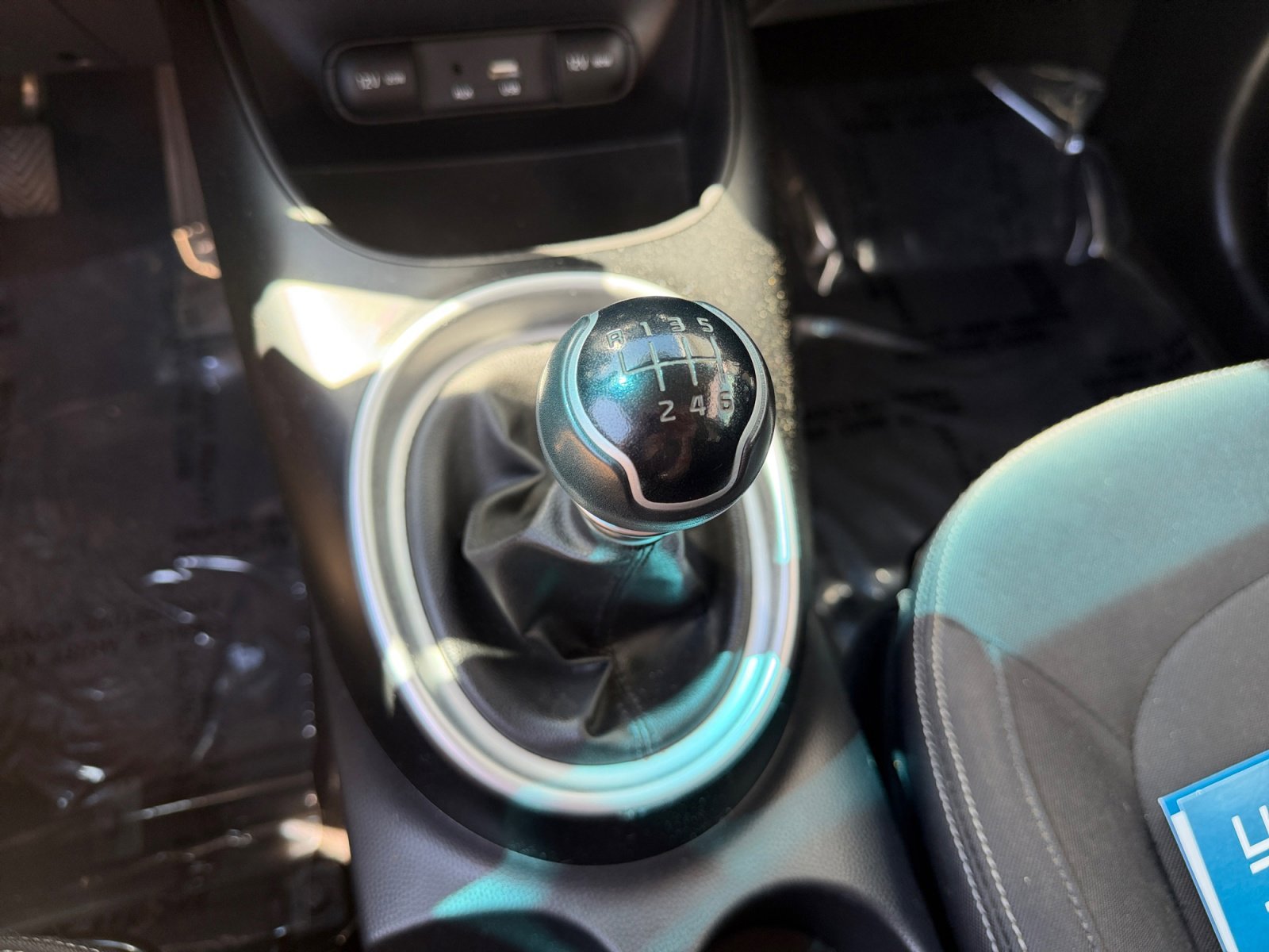 Used 2015 Titanium Gray Kia Base image 21