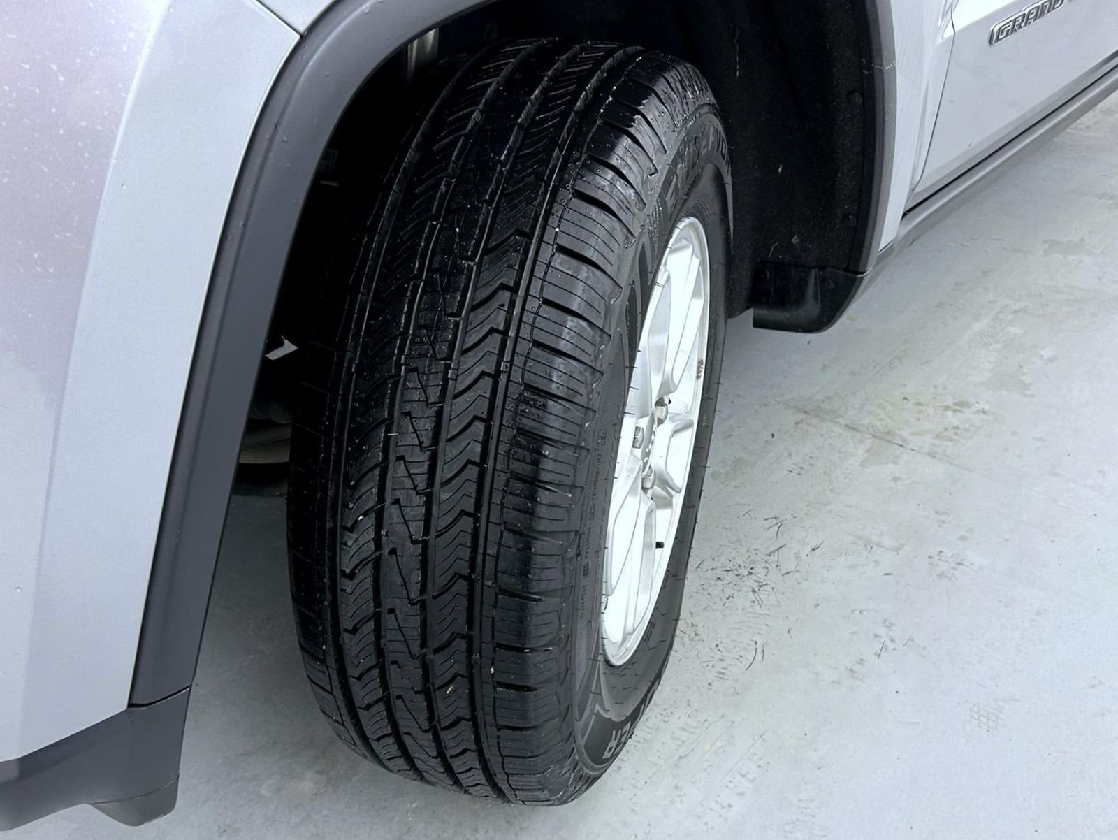 Used 2019 Silver Jeep Laredo E image 24