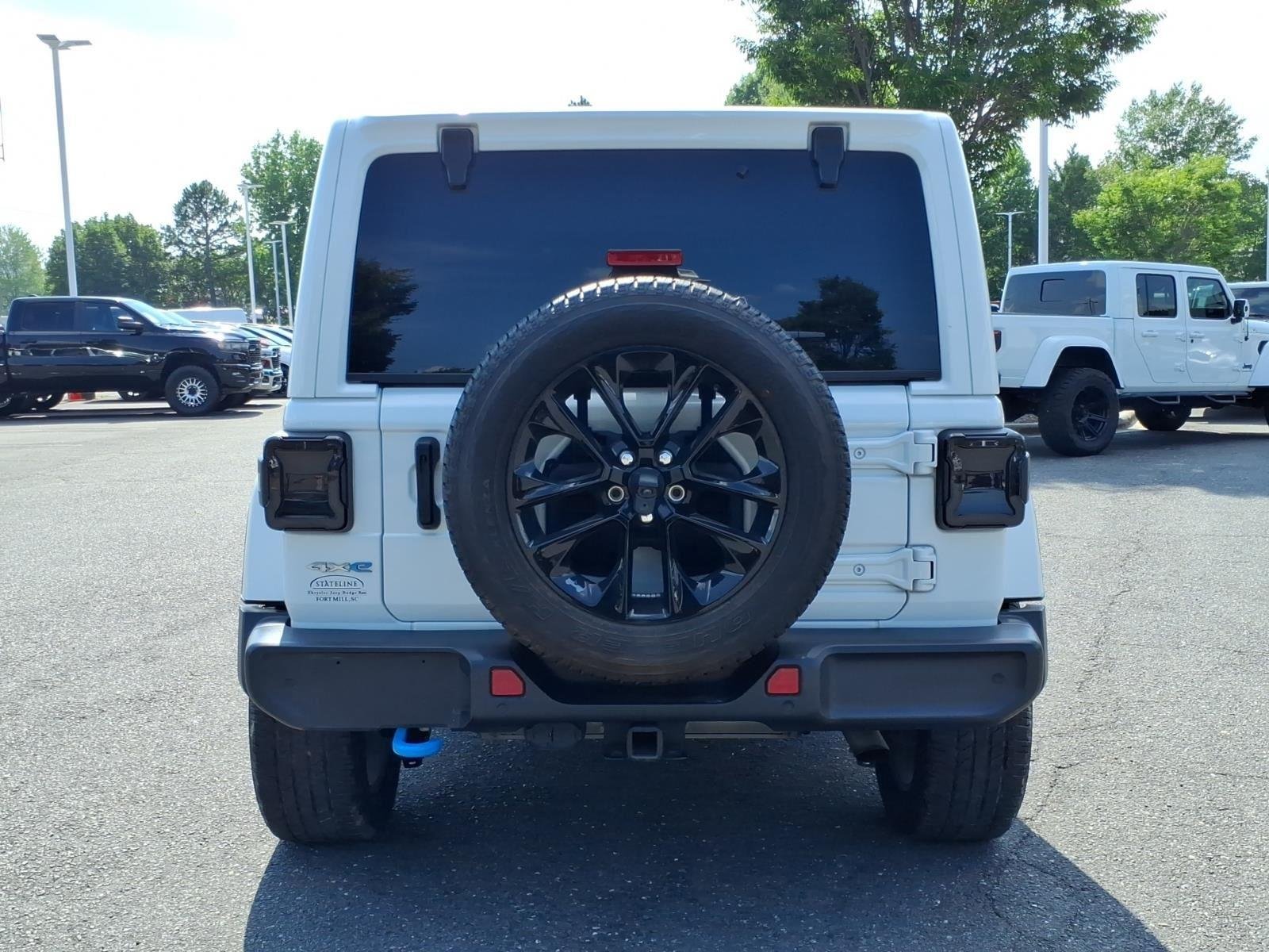 Used 2021 Bright White Clearcoat Jeep Unlimited Sahara image 18