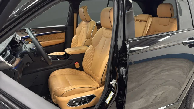 Used 2024 Diamond Black Jeep Summit image 9