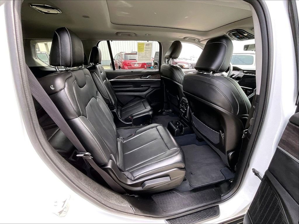 Used 2023 White/off-white Jeep Limited image 16