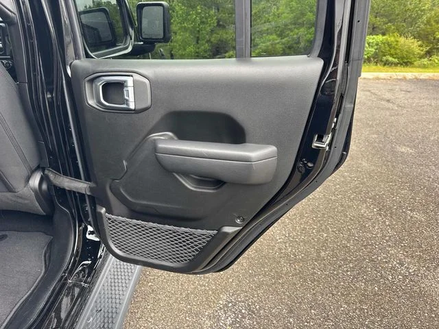 Used 2023 Black Jeep Sport S image 21
