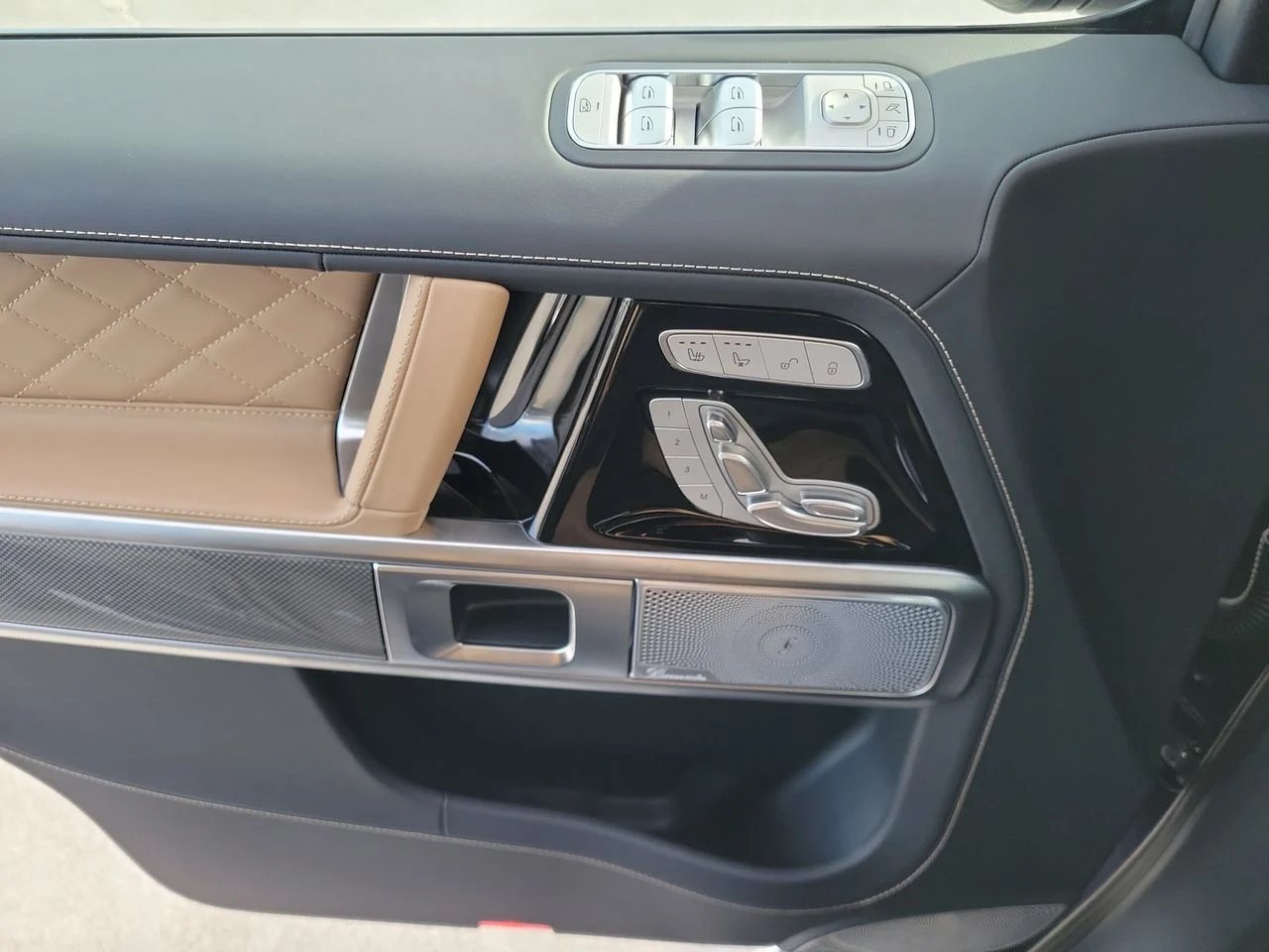 New 2027 Twilight blue Mercedes-Benz G 580 image 25