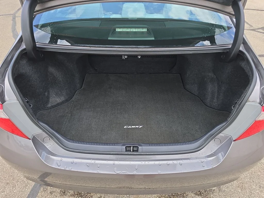 Used 2015 Gray Toyota LE image 34
