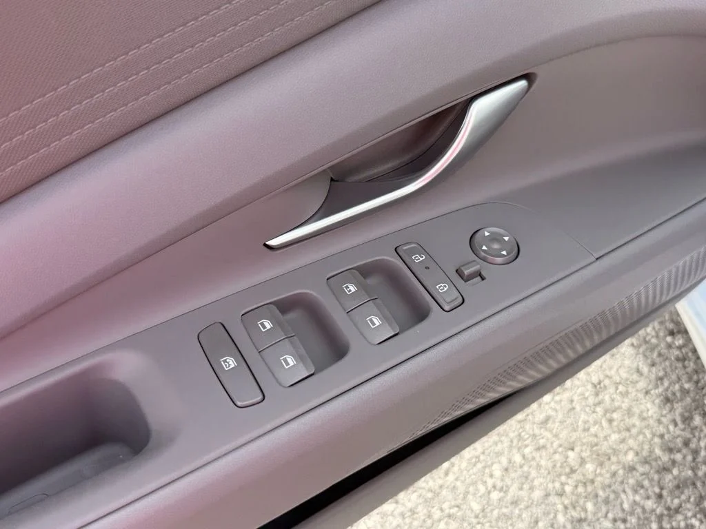 Used 2025 White Hyundai SE image 8