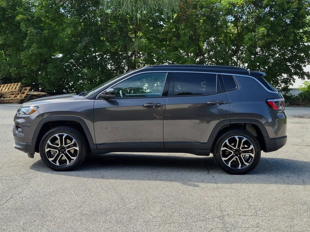 Used 2023 Gray Jeep Limited image 8