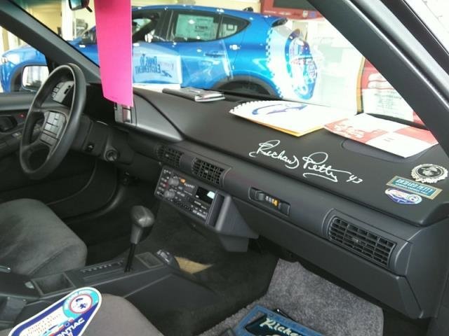 Used 1992 Blue Pontiac SE Richard Petty Edition image 6