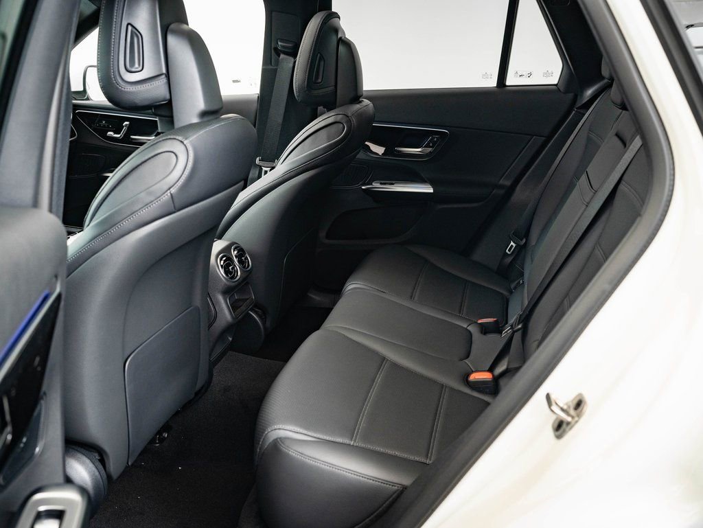 Used 2025 Polar White Mercedes-Benz GLC 300 image 34