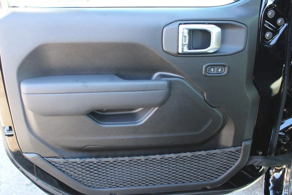New 2026 Black Clear-Coat Exterior Paint Jeep Sport image 9